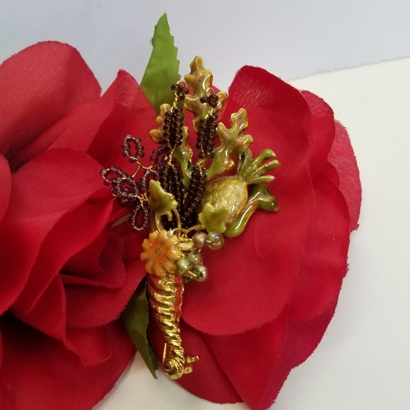 None Brooch Horn of Plenty Pin Thanksgiving Fall Green Peach Cornucopia - Picture 5 of 8